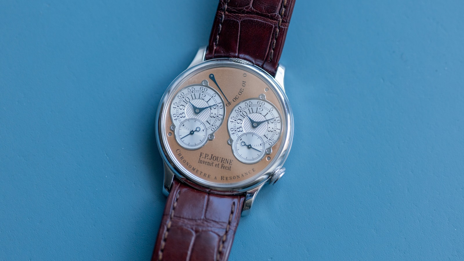 Phillips исправляет дату поставки раннего Chronomètre à Résonance после заявления F.P. Journe