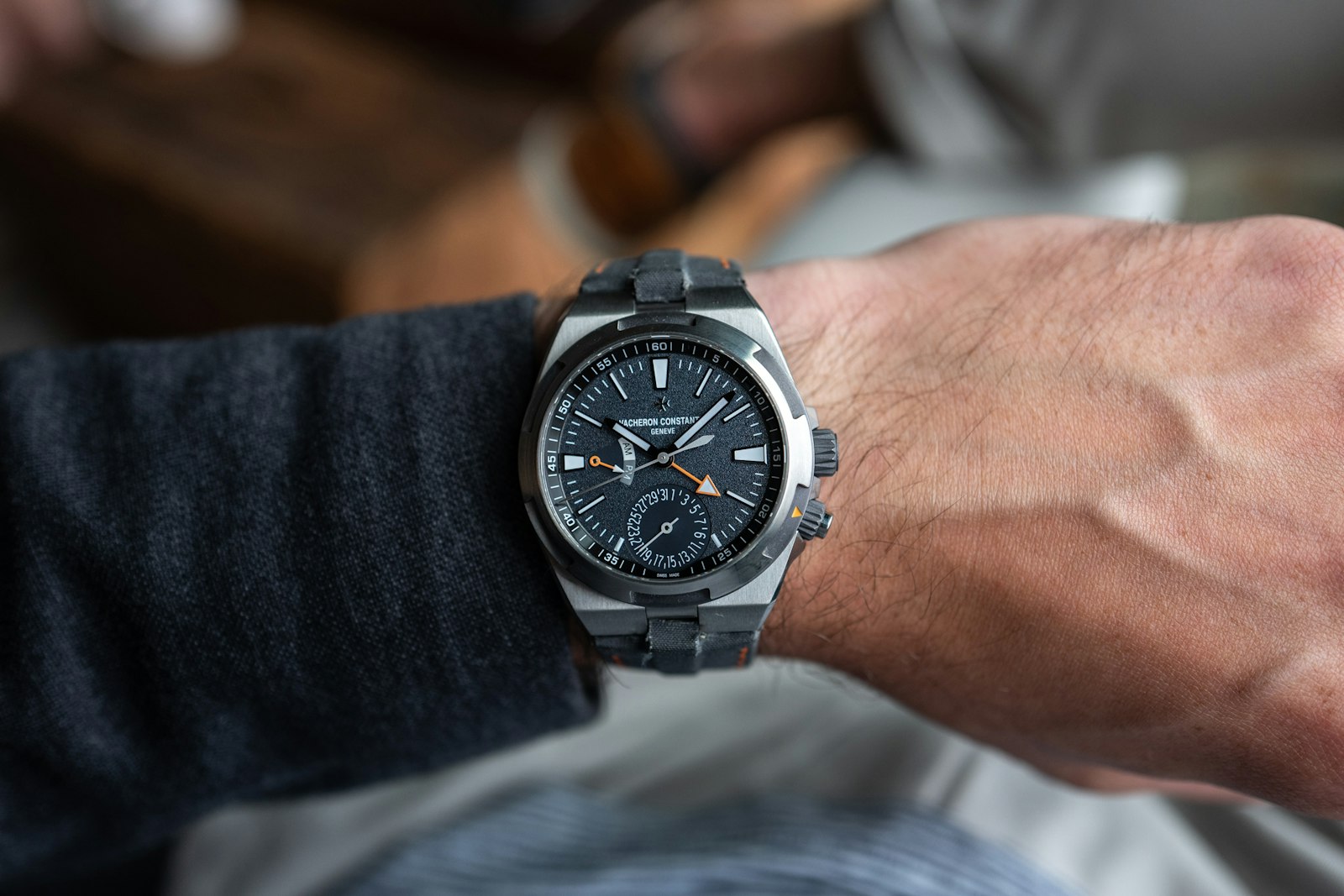 Overseas Dual Time Cardinal Points «South» на браслете