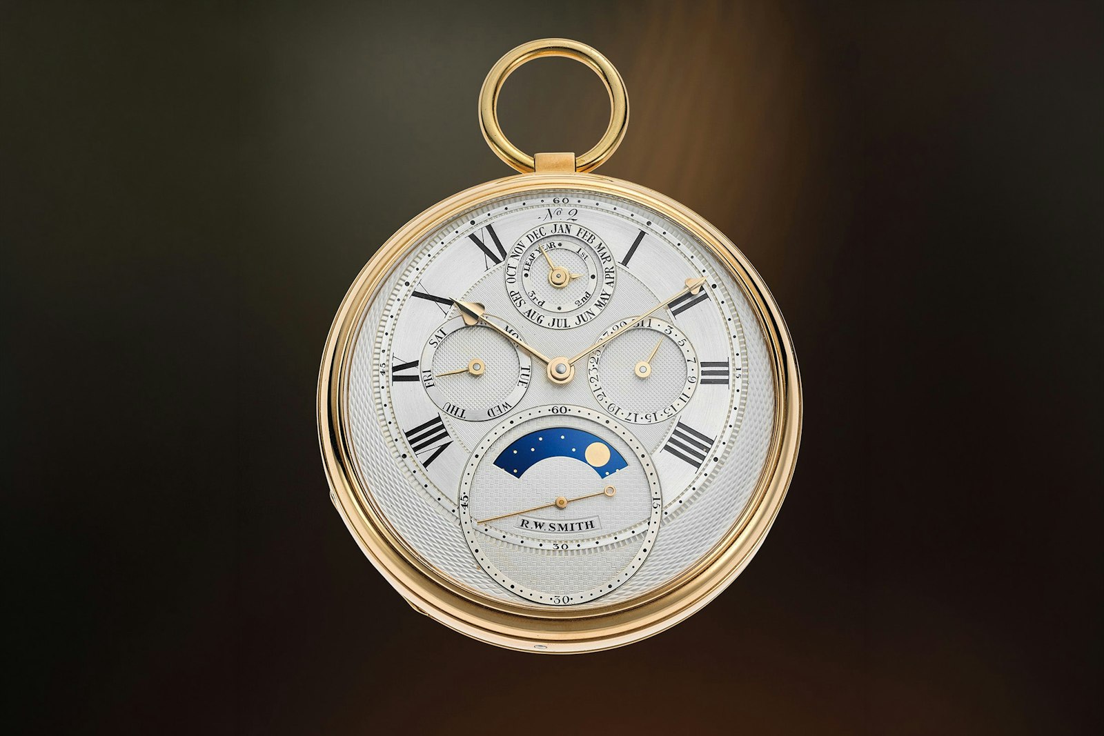Роджер Смит показывает Series Two wristwatch