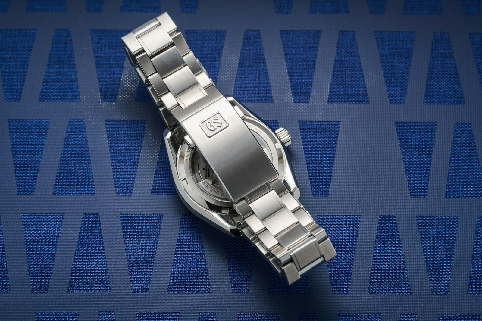 Atera Blue в Ever-Brilliant Steel