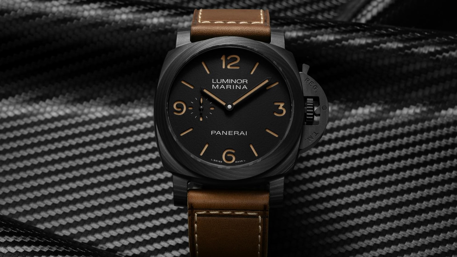 Panerai Luminor Marina PAM01707: классика в композитном корпусе Carbotech