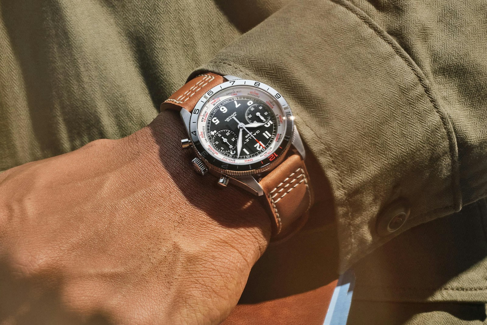Gallet Flying Officer Chronograph 40 на стальном браслете