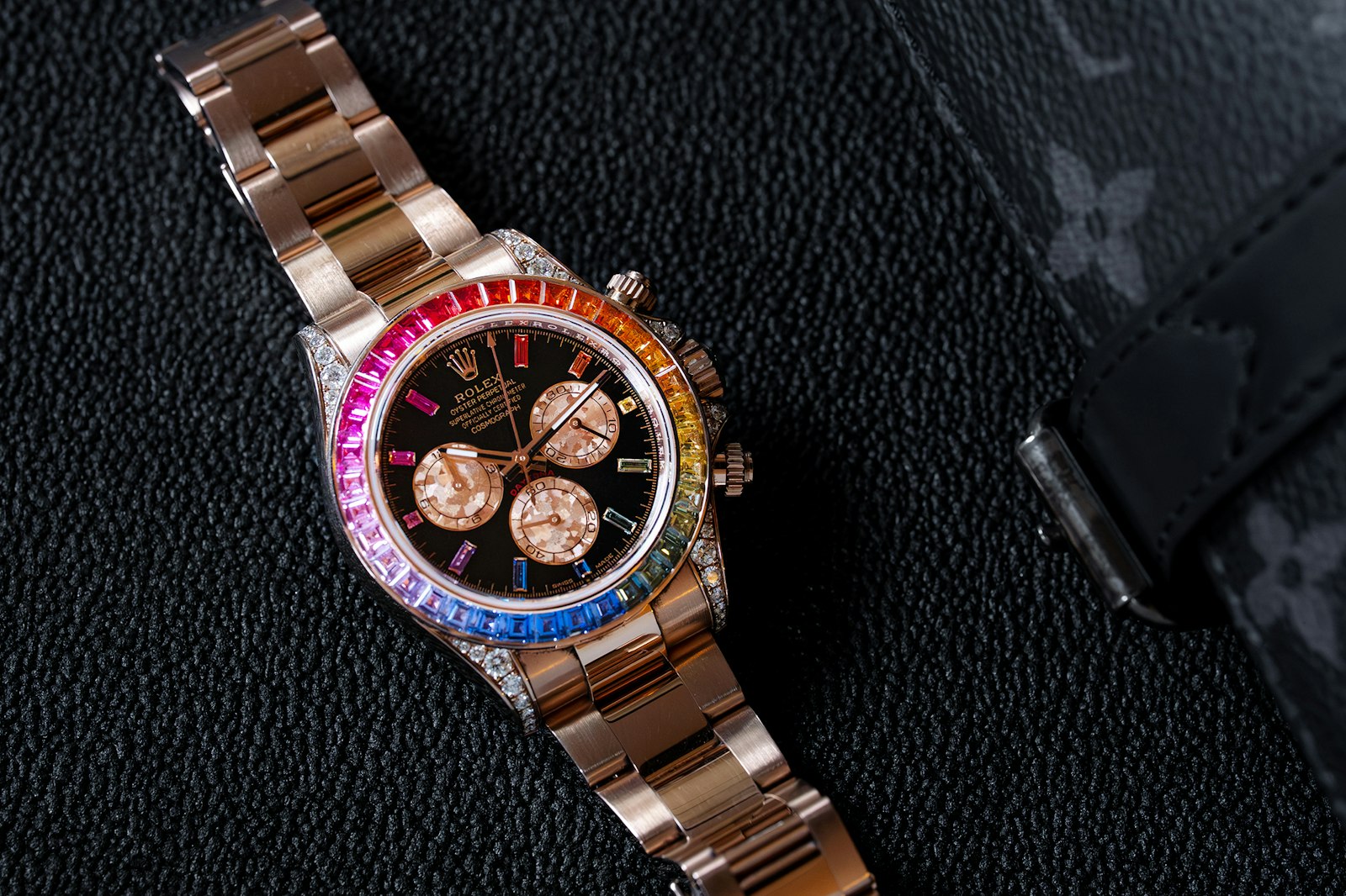 Rainbow Daytona на запястье